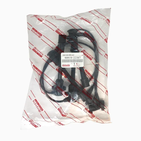 Detalle de cable de bujía Toyota OEM.